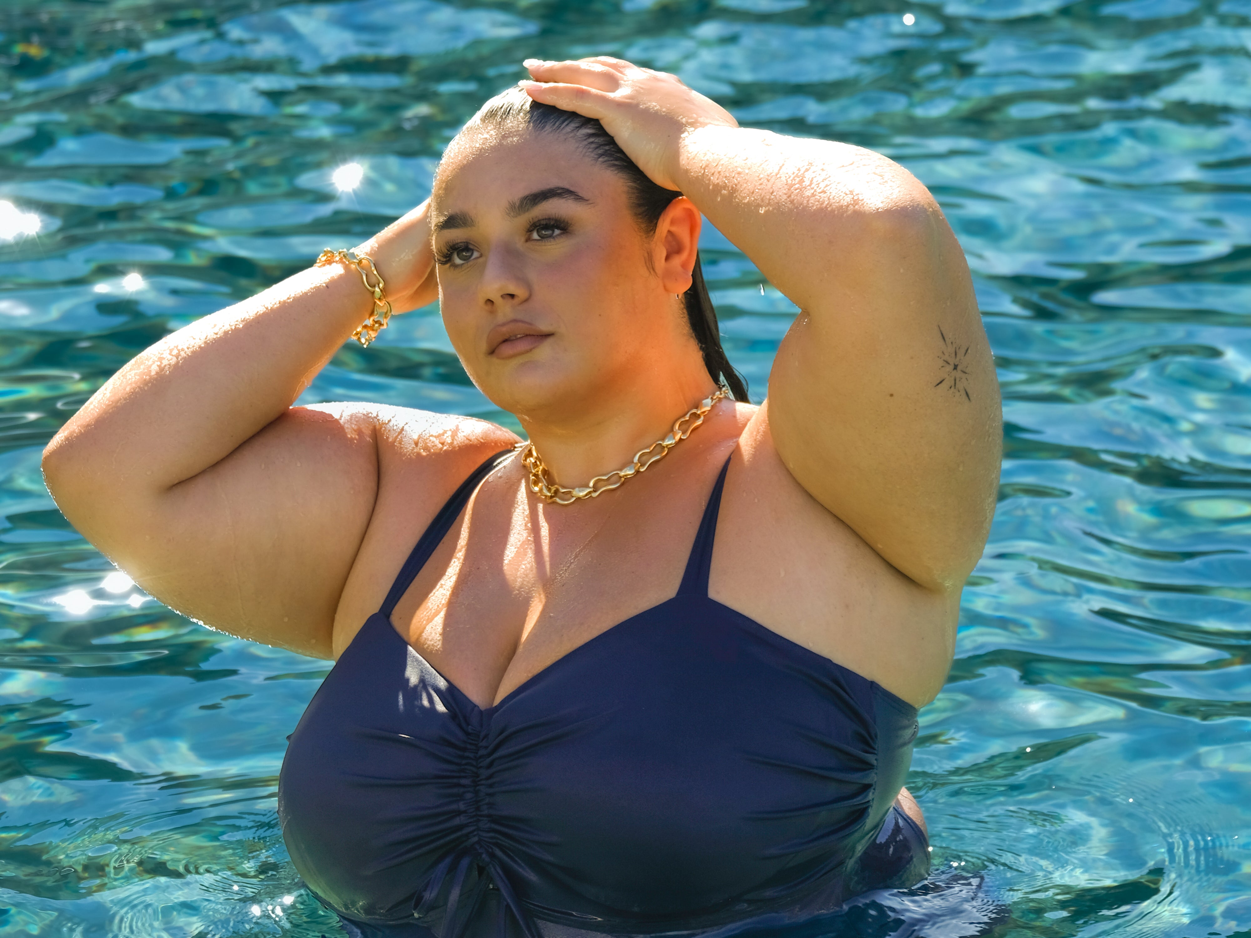 Confidently You: schöne Kurven verdienen schöne Bademode - ZOA Swimwear by Zoe Flindris